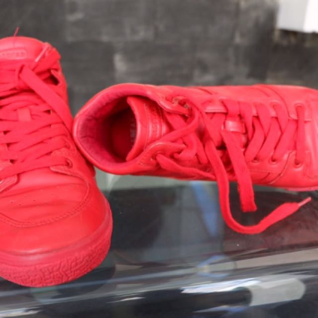 Sepatu Merah Pull And Bear Fesyen Pria Sepatu Di Carousell