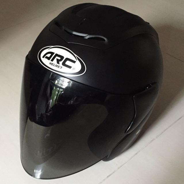 oorsprong Inademen Verstoring Arc Helmet (Matte Black), Motorcycles, Motorcycle Apparel on Carousell