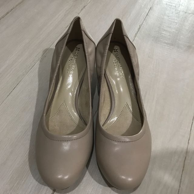 naturalizer nude heels
