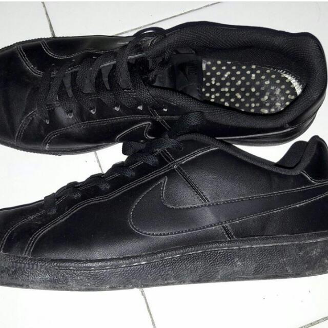 nike court royale all black