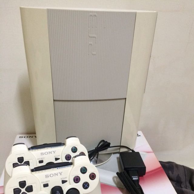 Ps3主機 2 握把 12種遊戲片 電玩 電玩主機在旋轉拍賣