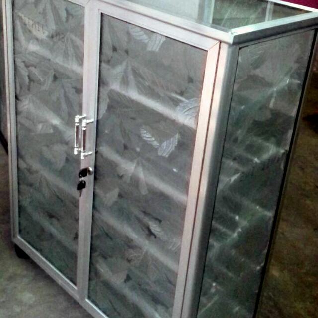 Rak Sepatu Almini Frame Putih Kaca Es 4 Susun Roda 74 90 Perabotan Rumah Di Carousell