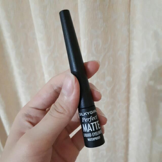 eyeliner silkygirl waterproof