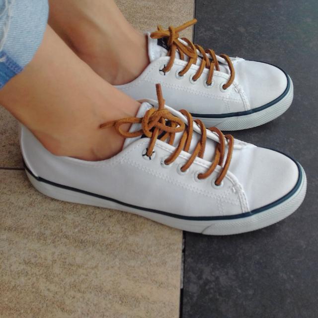 Women's sperry deals white canvas sneakers