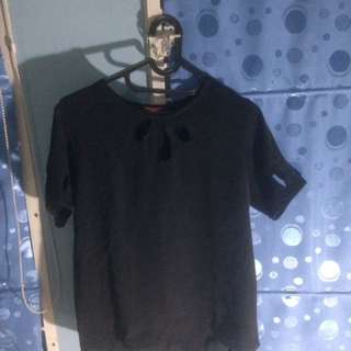 Baju Atasan Pergi