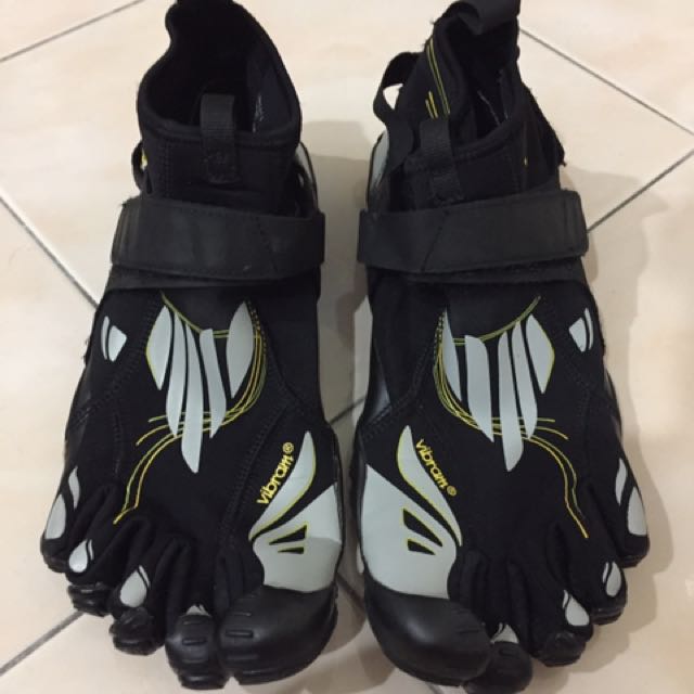 Five finger hot sale dress shoes