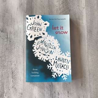 Let it Snow (three holiday romance) by John Green, Maureen Johnson, Lauren Myracle