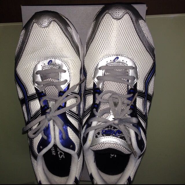 ASICS Running Shoe Model GEL 105 SP