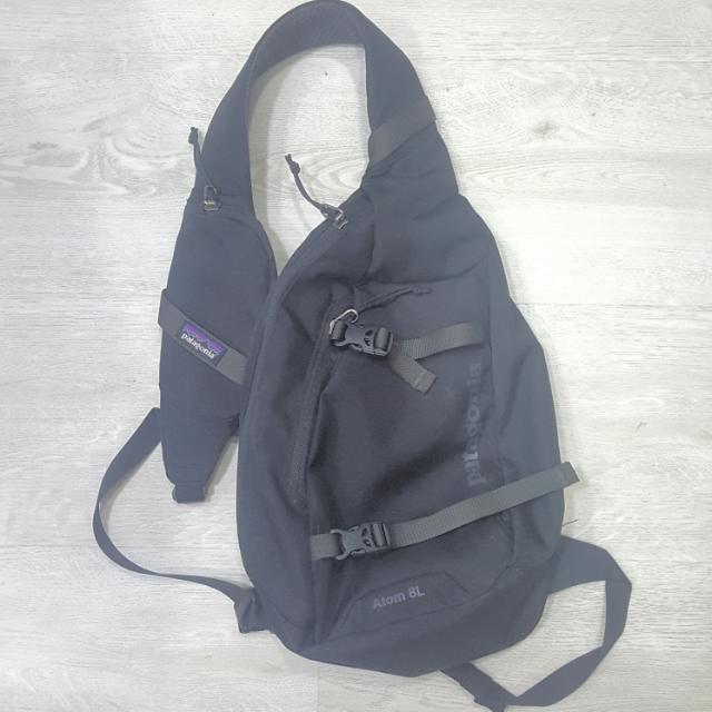 patagonia atom sling black