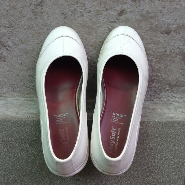 easy soft shoes white