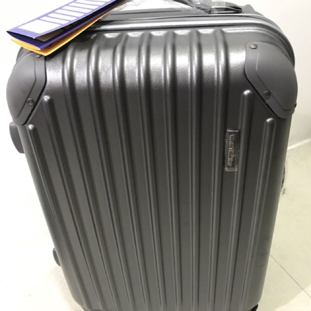 World Traveller Luggage Metallic Grey Brand New Hobbies Toys