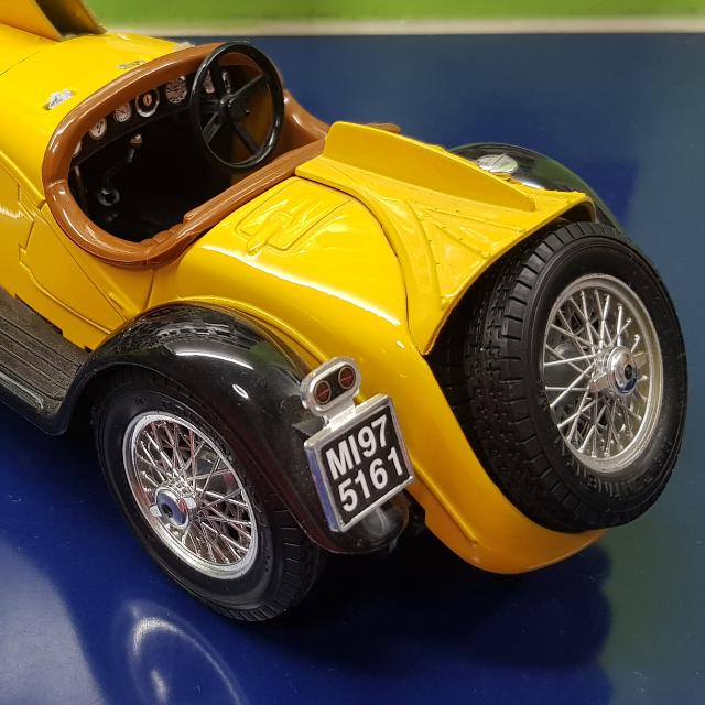 1/18 UNIVERSAL HOBBIES Alfa Romeo Spider EUR 26,50 - FR
