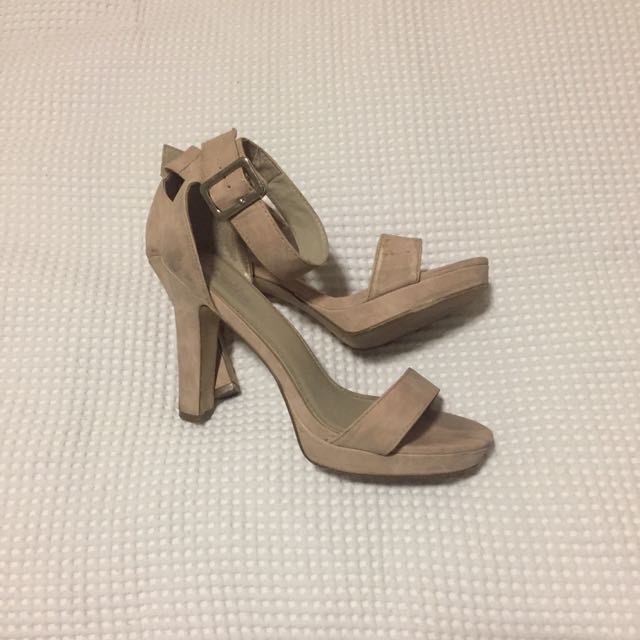 betts nude heels