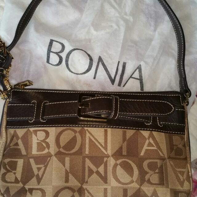 bonia sling bag price