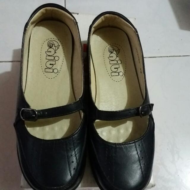 Gibi Black Shoes Babies Kids Girls Apparel On Carousell