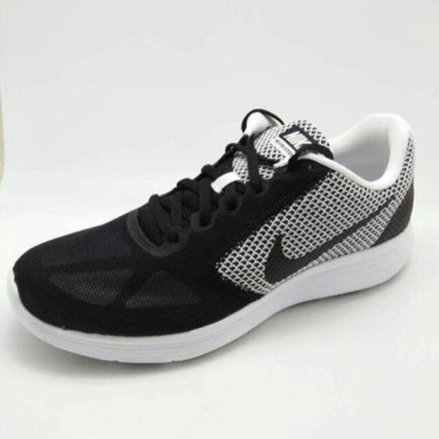 New Arrival Nike 2017 Sepatu Running Nike Original Revolution 3 Black White Olah Raga Perlengkapan Olahraga Lainnya Di Carousell