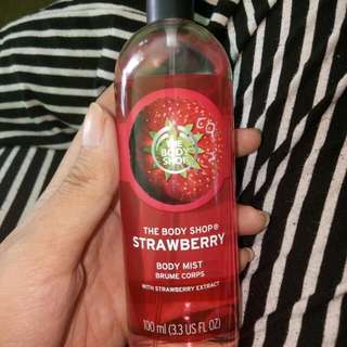 The body shop strawberry body mist