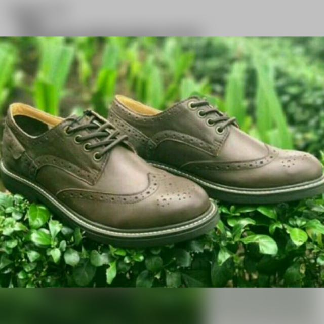 Clarks Smart Casual Shoes Men S Fashion Footwear On Carousell