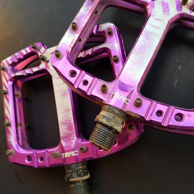 purple flat pedals