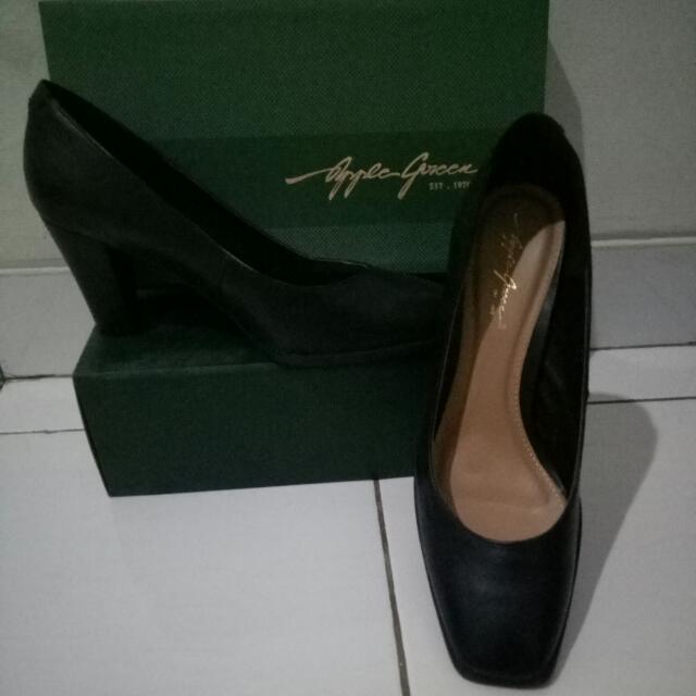 Sepatu Apple Green Black Size 40 Fesyen Wanita Sepatu Di Carousell
