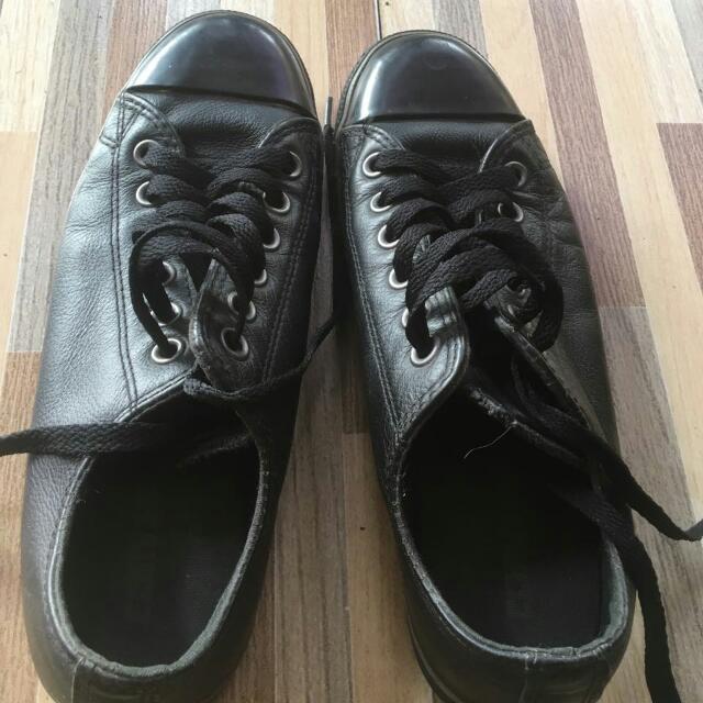 plain black converse