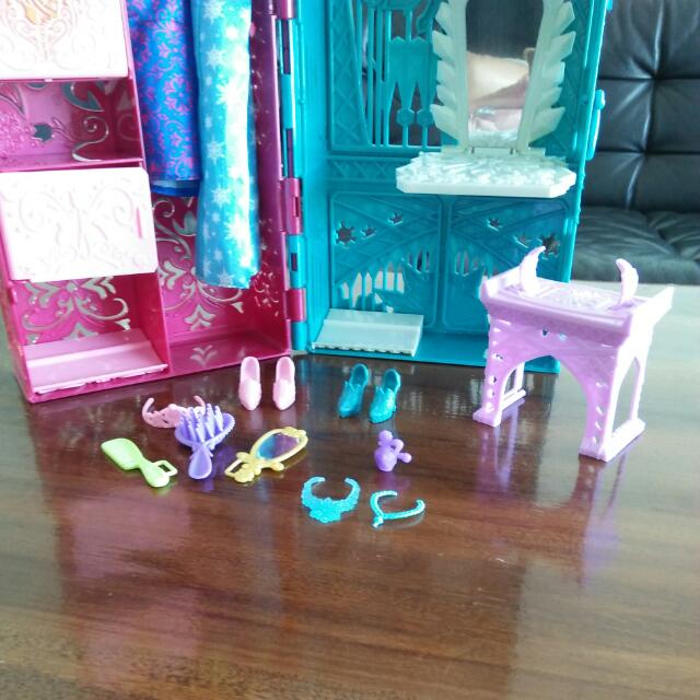 Frozen Elsa and Anna's Closet, Hobbies & Toys, Toys & Games on Carousell