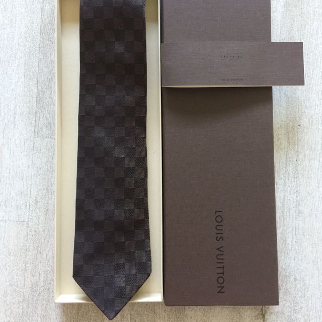 Louis Vuitton tie LV, Men's Fashion, Watches & Accessories, Accessory  holder, box & organizers on Carousell