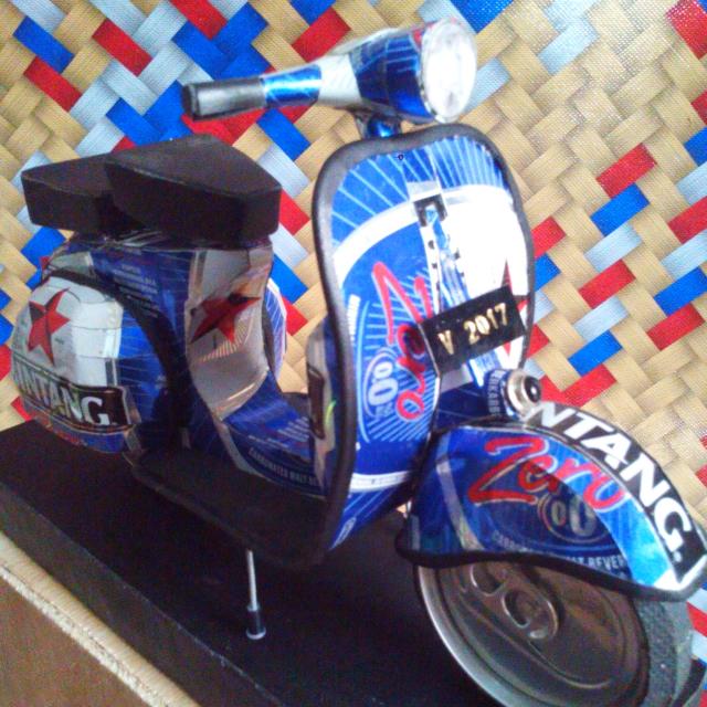 Gambar Miniatur Vespa Dari Kaleng Bekas Tempat Berbagi