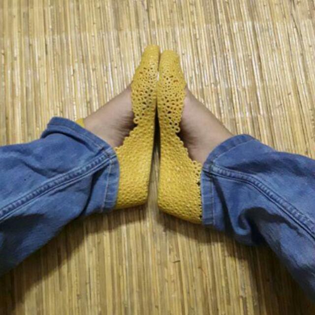 Sepatu Wedges Bara Bara Jelly Ukuran 37 Women S Fashion Women S Shoes On Carousell