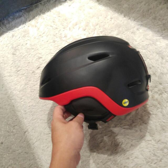 giro zone mips helmet