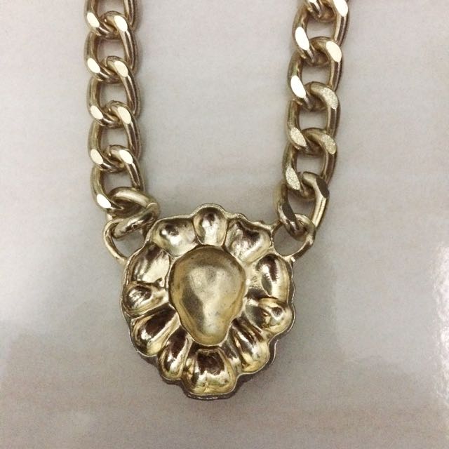 Versace lion discount head necklace