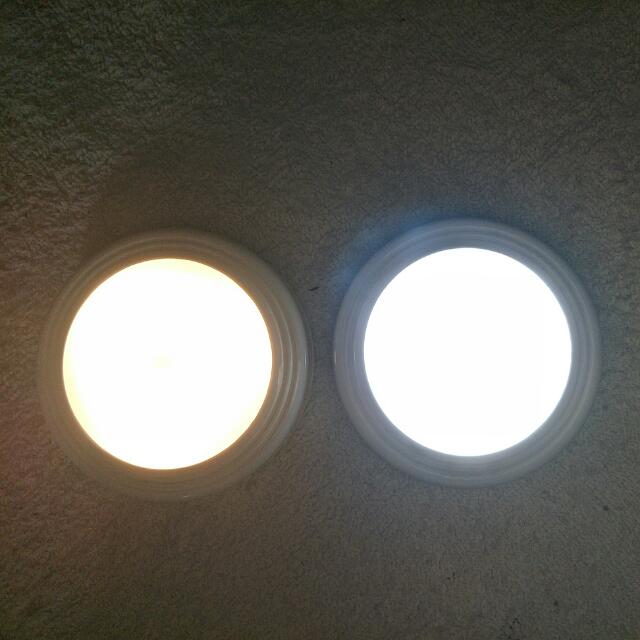 Battery Operated Motion Sensor Night Light With Both White And Warm Photo