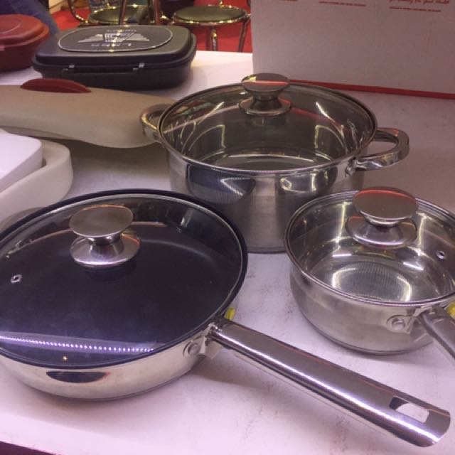 Cookware In Kitchen Microwave Oven  Utensils