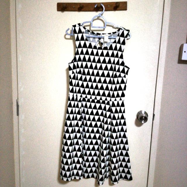 H M Black White Geometric Triangle Dress Women S Fashion Clothes Dresses Skirts On Carousell