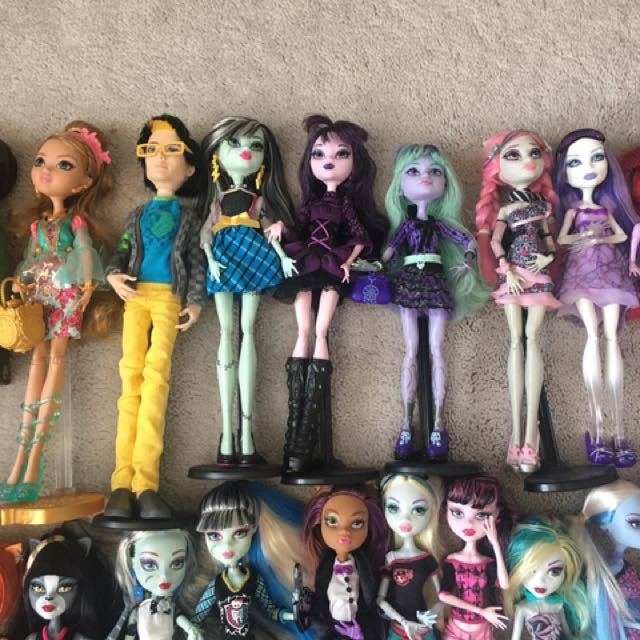Used monster high doll lot top