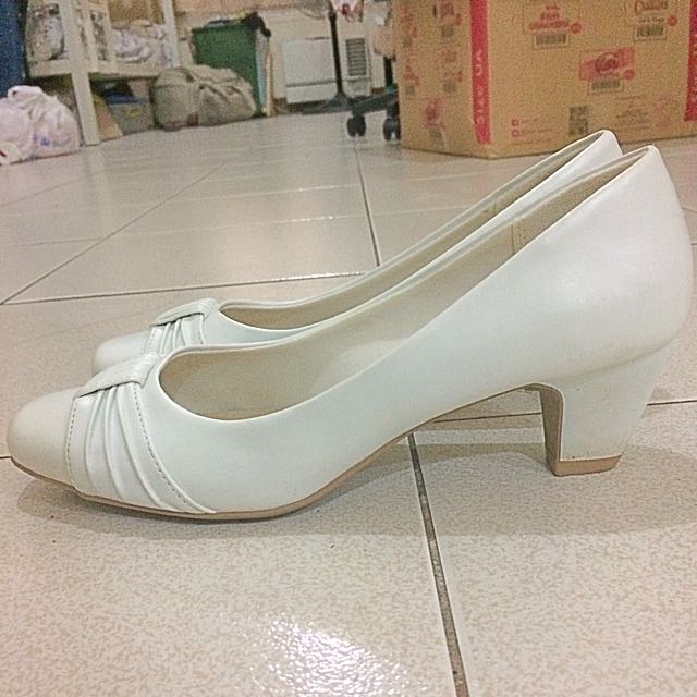 White deals heels payless