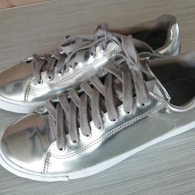 Zara Man BNWT Athuentic Metallic Silver Sneakers In Laminated Fabric  5424/102-REPRICED, Men's Fashion, Footwear, Sneakers on Carousell