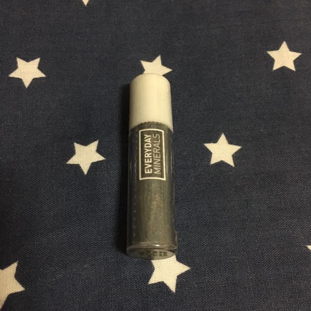 Everyday Minerals Blue Shimmer Eye Shadow And Mirror (Category: Makeup) located in Makati City. Submitted by madamchi (Listing ID 114926260, Image 1). Description: .