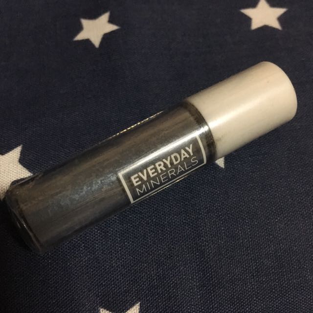 Everyday Minerals Blue Shimmer Eye Shadow And Mirror (Category: Makeup) located in Makati City. Submitted by madamchi (Listing ID 114926260, Image 2). Description: .