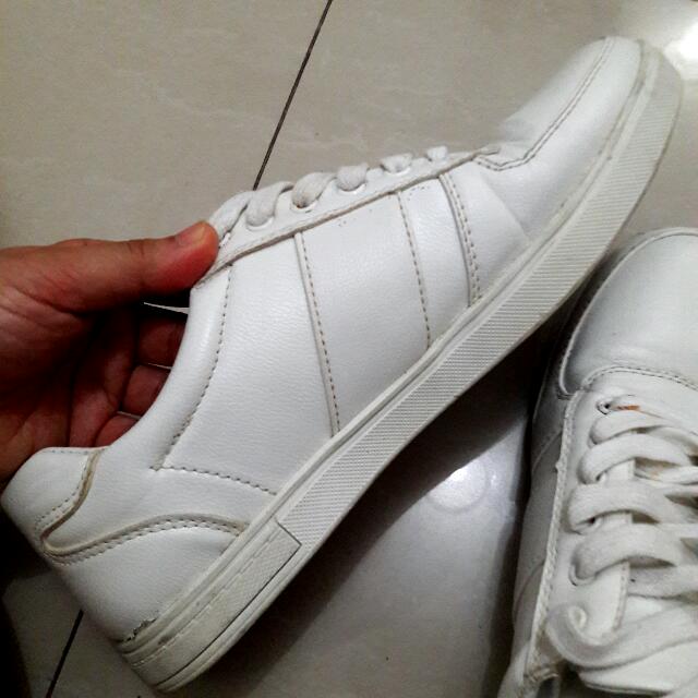 Milanos White Shoes, Men's Fashion, Footwear, Sneakers on Carousell