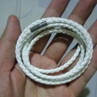 Gelang Kulit 5 Lilitan Putih