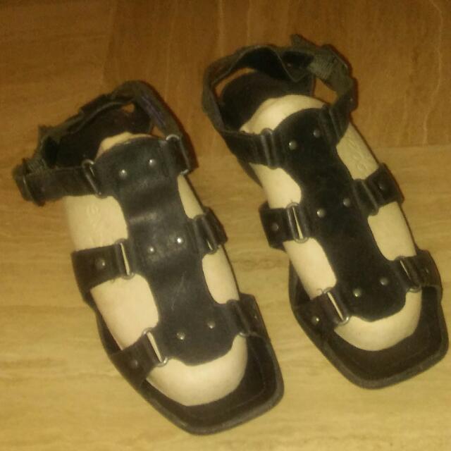 clarks sandals size 4