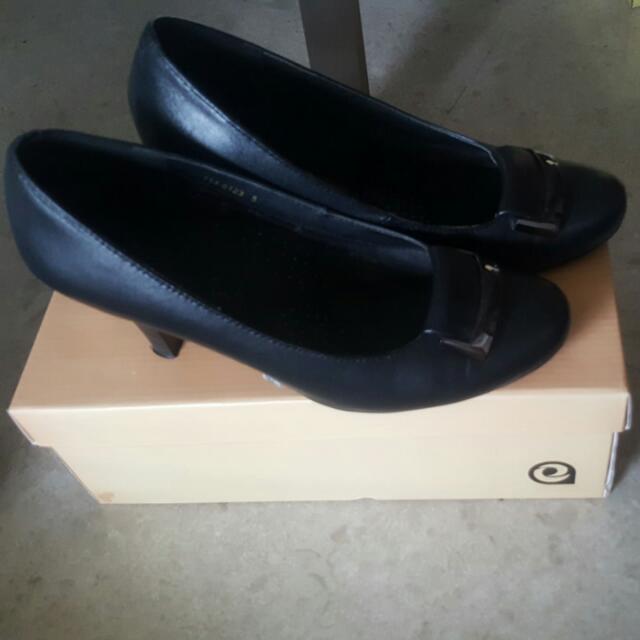 Bata High Heel Shoe, Women's Fashion, Footwear, Heels on Carousell