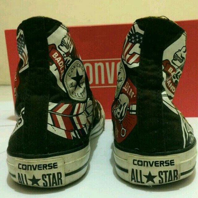 sepatu punk converse