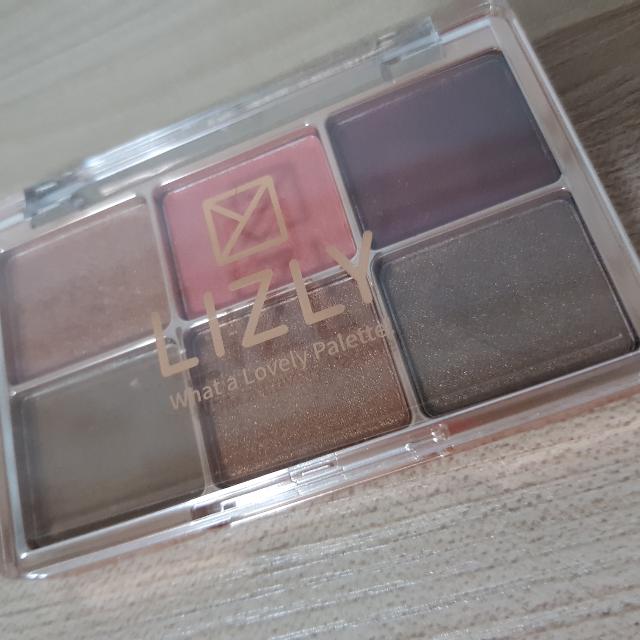 Lizly What a Lovely Palette (Category: Makeup) located in Las Pinas. Submitted by ellearr (Listing ID 115251508, Image 2). Description: .
