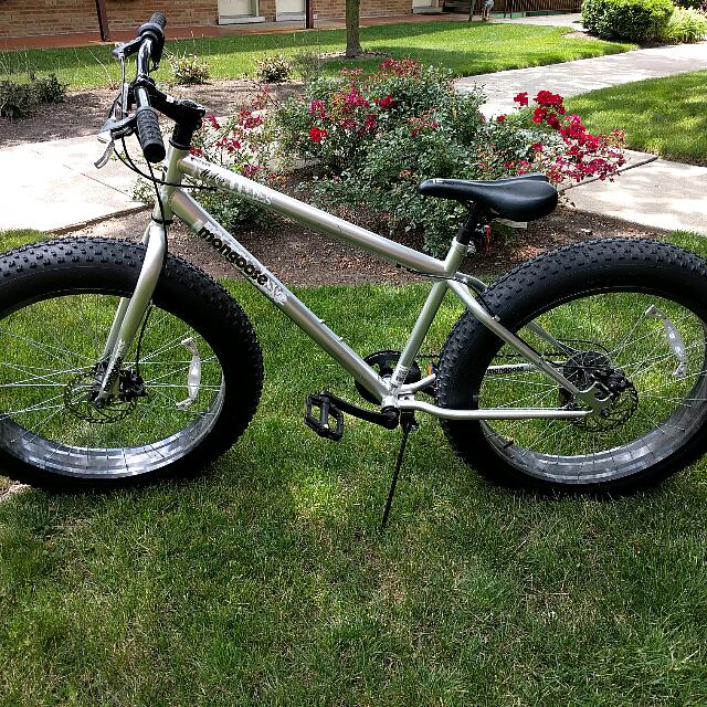 mongoose fat tire mountain bike