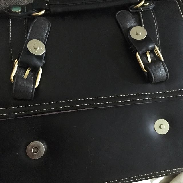 Small Shoulder Bag (Category: Shoulder Bags) located in Pasig City. Submitted by leideebaron (Listing ID 115099257, Image 2). Description: .