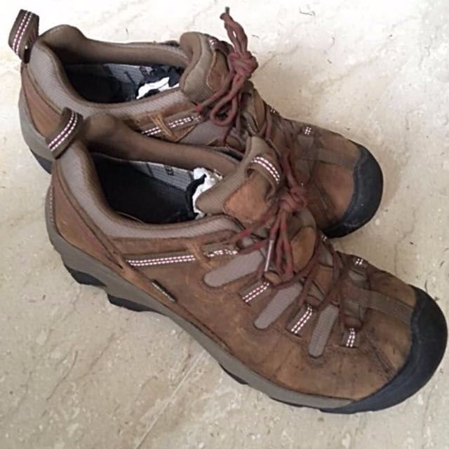 keen targhee hiking shoes