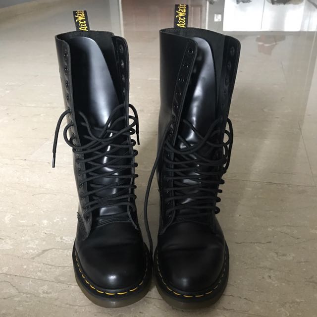 dr martens 14 eyelet