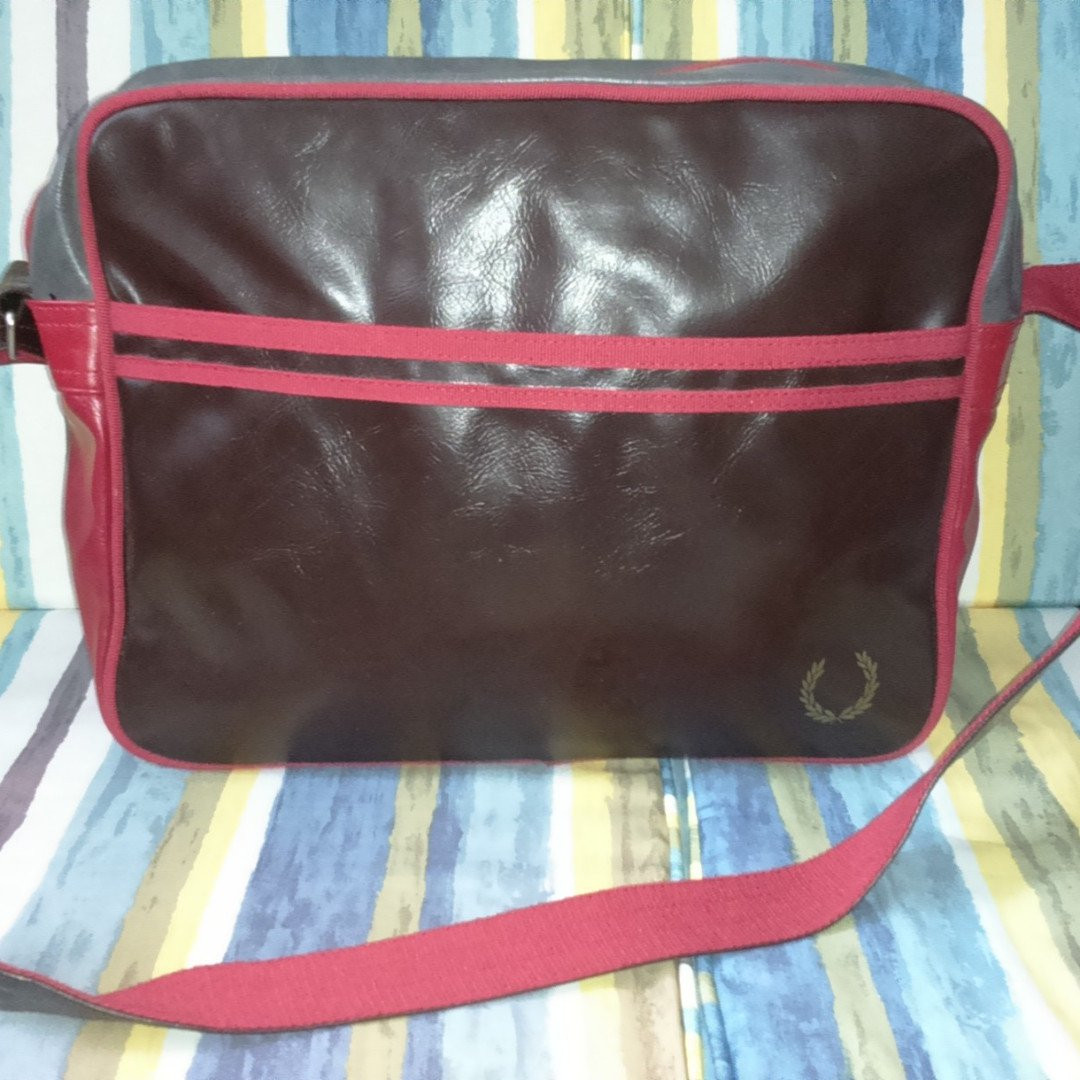 FRED PERRY Shoulder Bag, 男裝, 袋, 背包 - Carousell